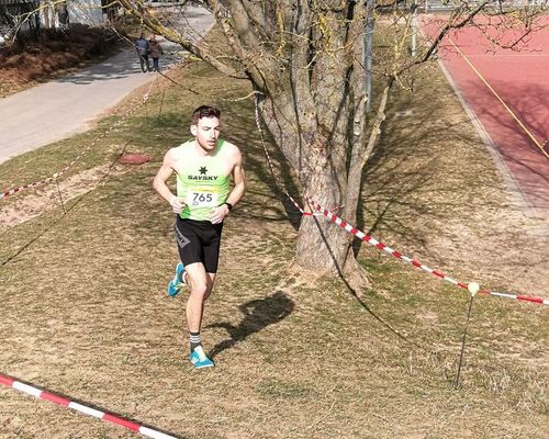 Jens Mergenthaler holt Crosslauf-Titel in Weinstadt