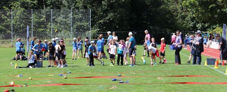 "Grundschule trifft Kinderleichtathletik" bei strahlendem Sonnenschein in Duttenberg 