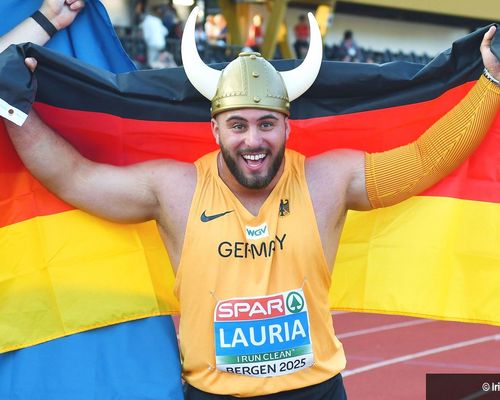 Tizian Lauria (VfL Sindelfingen) setzt sich die "Krone" auf